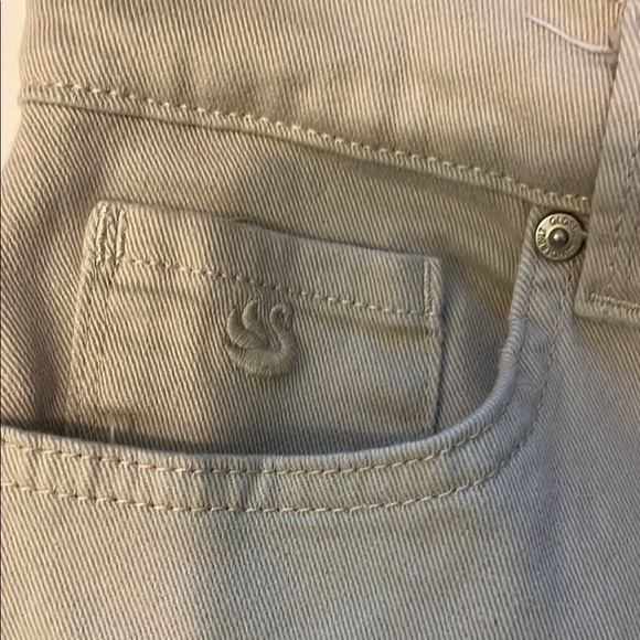 Gloria Vanderbilt Cream Straight Leg Jeans - Picture 5 of 9